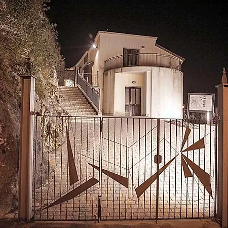 Della Gioventu Massimo Troisi Hostal *