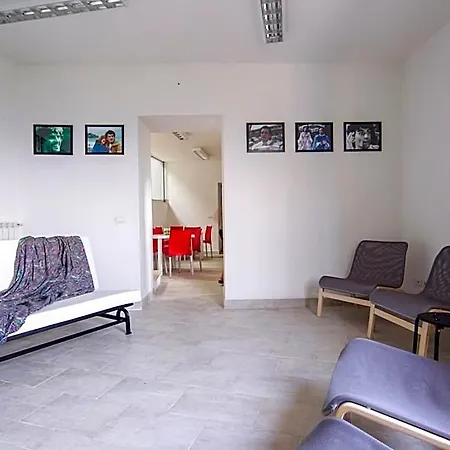 Della Gioventu Massimo Troisi Hostal