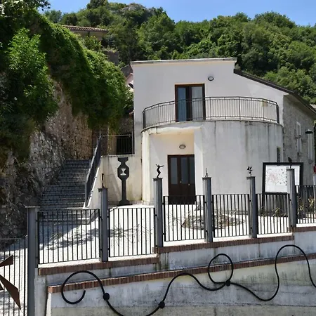 Hostel Della Gioventu Massimo Troisi *
