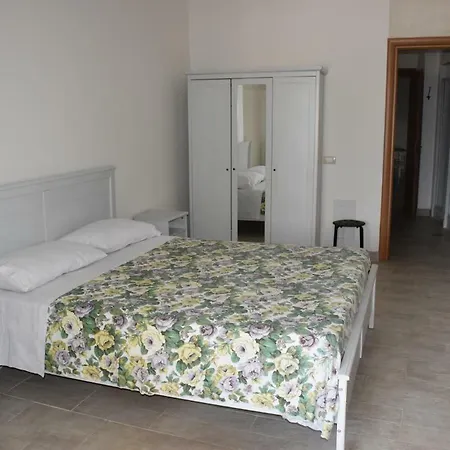 Della Gioventu Massimo Troisi Hostel *